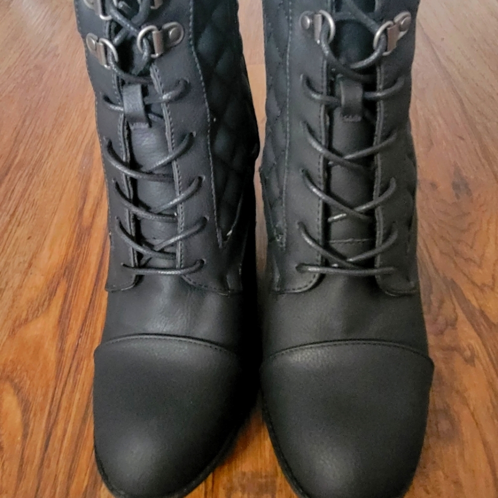 Daisy Fuentes Lace Up Bootie